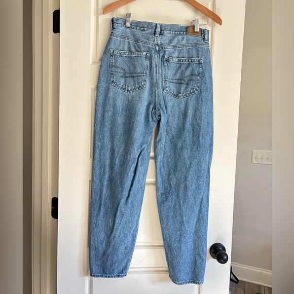 American Eagle Relaxed Mom Jean, Distressed - Picture 6 of 7